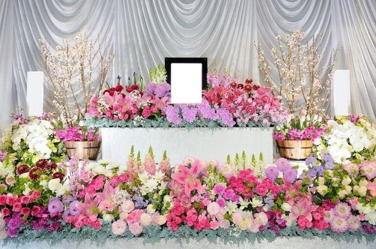 葬儀における花祭壇とは？種類や価格を解説【桜】