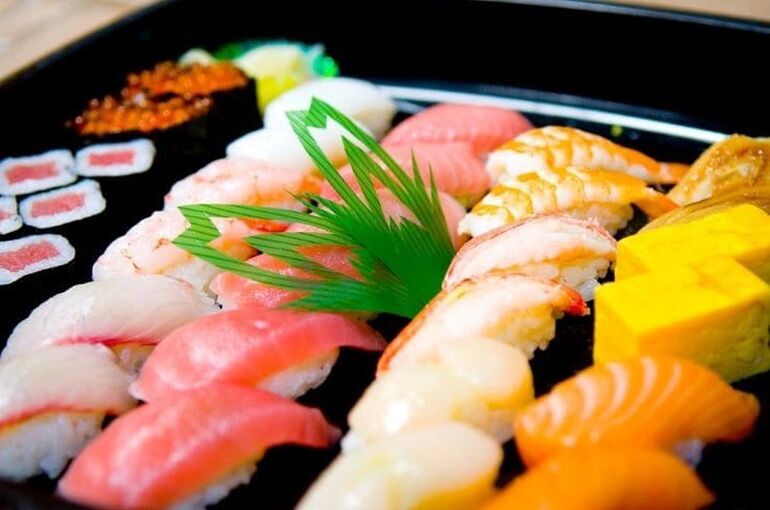 葬儀後の精進落としの意味 マナーや料理の選び方を解説